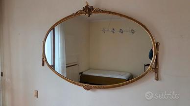 Specchio grande ovale con cornice dorata da parete
