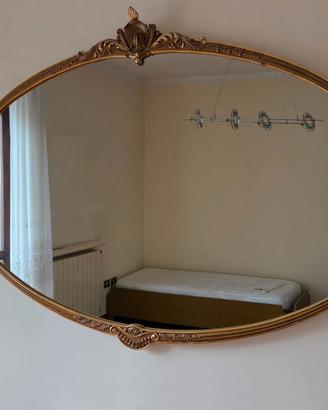 Specchio grande ovale con cornice dorata da parete