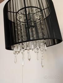 lampadario e mobile cameretta