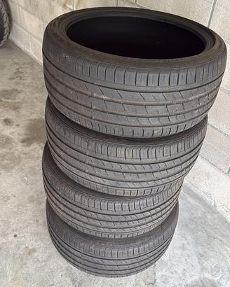 GOMME ESTIVE  245/35 R19