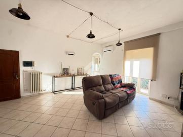 5 LOCALI A MONTEFIASCONE
