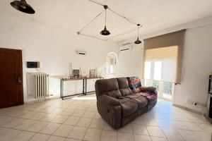 5 LOCALI A MONTEFIASCONE