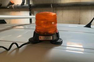 Lampeggiante arancione con cavi