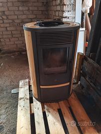 stufa ad aria a pellet 