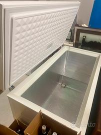 Congelatore orizzontale a pozzetto.