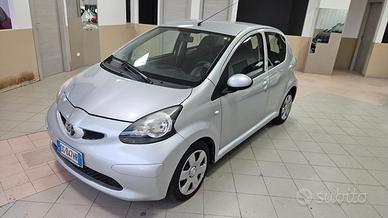 Toyota Aygo 1.0 12V VVT-i 5 porte Sol