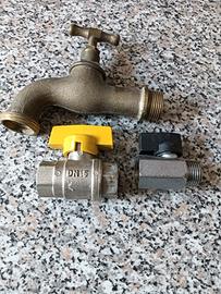2 rubinetti in ottone per acqua e gas 