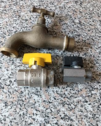 2 rubinetti in ottone per acqua e gas 
