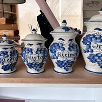 Vasi antichi da Erboristeria