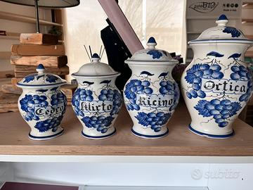 Vasi antichi da Erboristeria