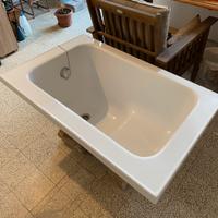 Vasca da bagno in vetroresina con seduta