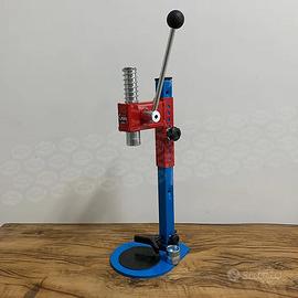 Tappatrice per tappi a corona