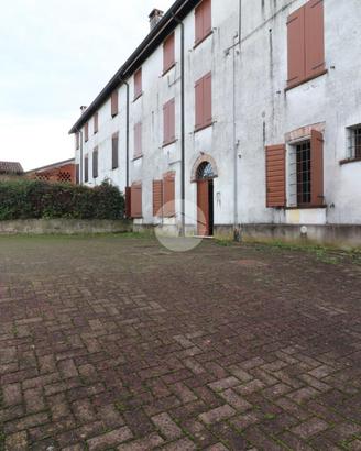 2 LOCALI A CASTEL D'ARIO