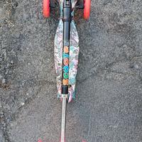 Monopattino a tre ruote