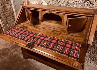 Cassettone con ribalta in noce