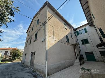 5 LOCALI A GUBBIO