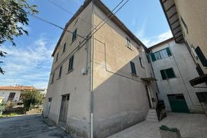 5 LOCALI A GUBBIO