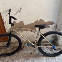 kink bmx bici per impennate e trick