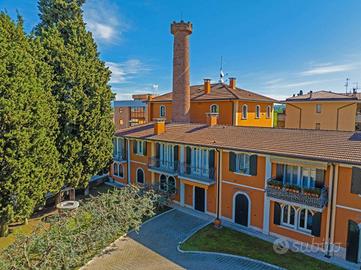 Palazzo / Stabile di 1300 m² con più di 5 locali a