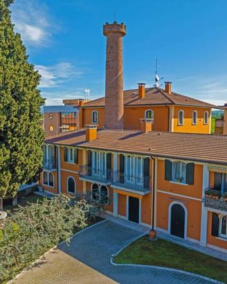 Palazzo / Stabile di 1300 m² con più di 5 locali a