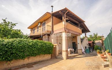 Casa indipendente a Roma Via Quero 4 locali