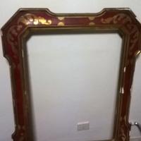 Cornice vintage con dorature e decori