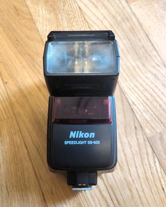 NIKON Lampeggiatore SPEEDLIGHT SB-600