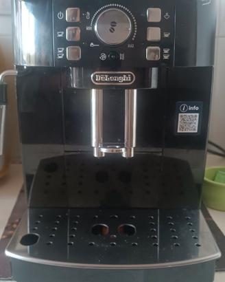 Macchina caffè DeLonghi Magnifica S