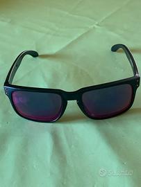 Occhiali da sole Oacley modello Holbrook