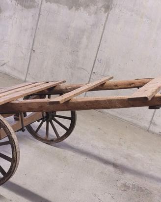 Vecchio carretto in legno