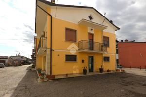 VILLA A SCHIERA D'ANGOLO A ROVERBELLA