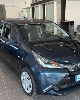 Toyota Aygo 1.0 VVT-i 69 CV 3 porte x-clusiv