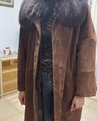 Cappotto scamosciato con collo in volpe