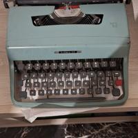 Macchina da scrivere Olivetti 32