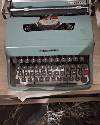 Macchina da scrivere Olivetti 32