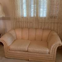 divano e coppia di poltrone 