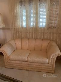 divano e coppia di poltrone 