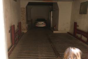 Via della vittoria Ferrara garage