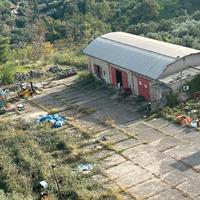 Marmi, blocchi, mattoni e ferraglie varie