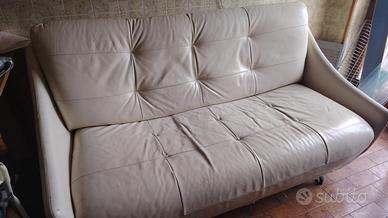 Divano in pelle bianco