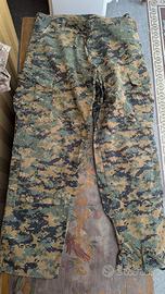 Pantaloni militari