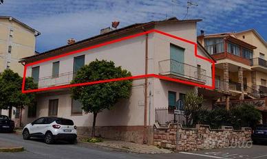 Immobile in asta di 227 m² con più di 5 locali a S