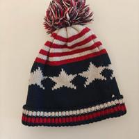 Cappello Alcott con pon pon – motivo americano