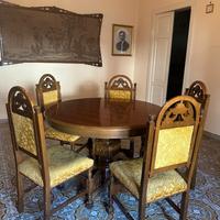 Tavolo con sei sedie