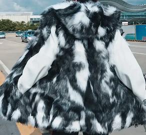 Gilet con cappuccio in ecopelliccia. Tg L