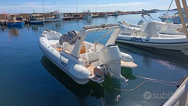 Gommone 7,60 +motore 225 cv yamaha