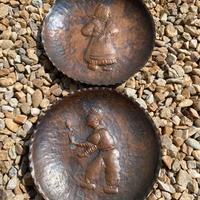 Pentole in rame e vassoi decorazione