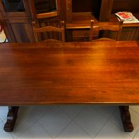 Tavolo in legno massello e 4 sedie abbinate