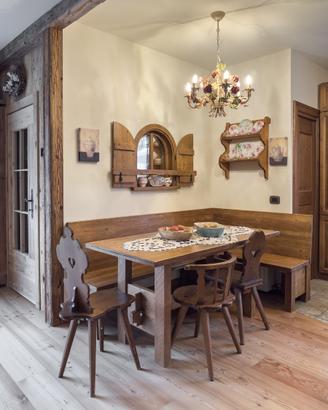 Set giropanca, tavolo allungabile e 4 sedie