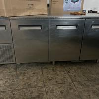 Banco frigo di acciaio